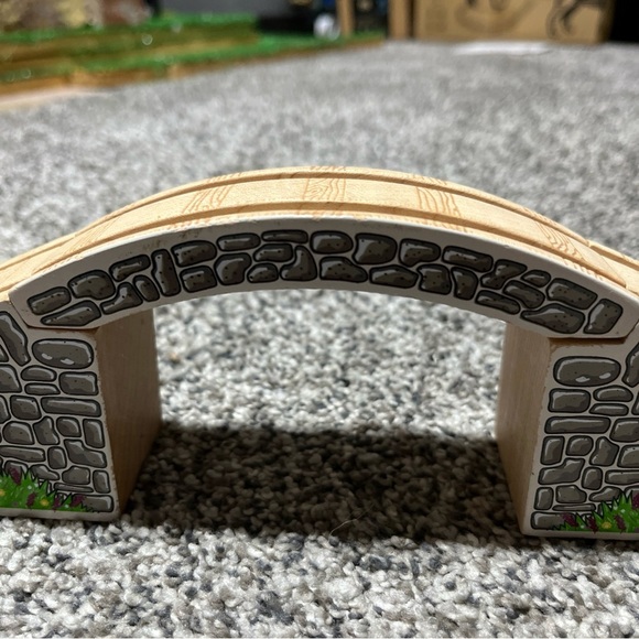 Thomas & Friends Wooden Railway Train 3-Piece Maron Arched Stone Bridge Gray - Picture 3 of 9